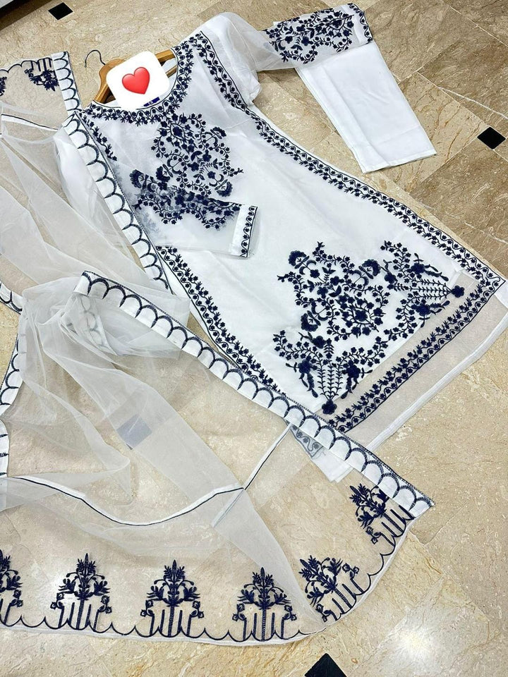 3 Pcs Women's Stitched Embroidered Suit