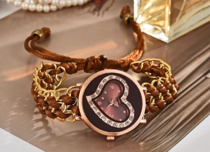Stylish Women's Quartz Heart Watch with Chain Strap - 1 Pc